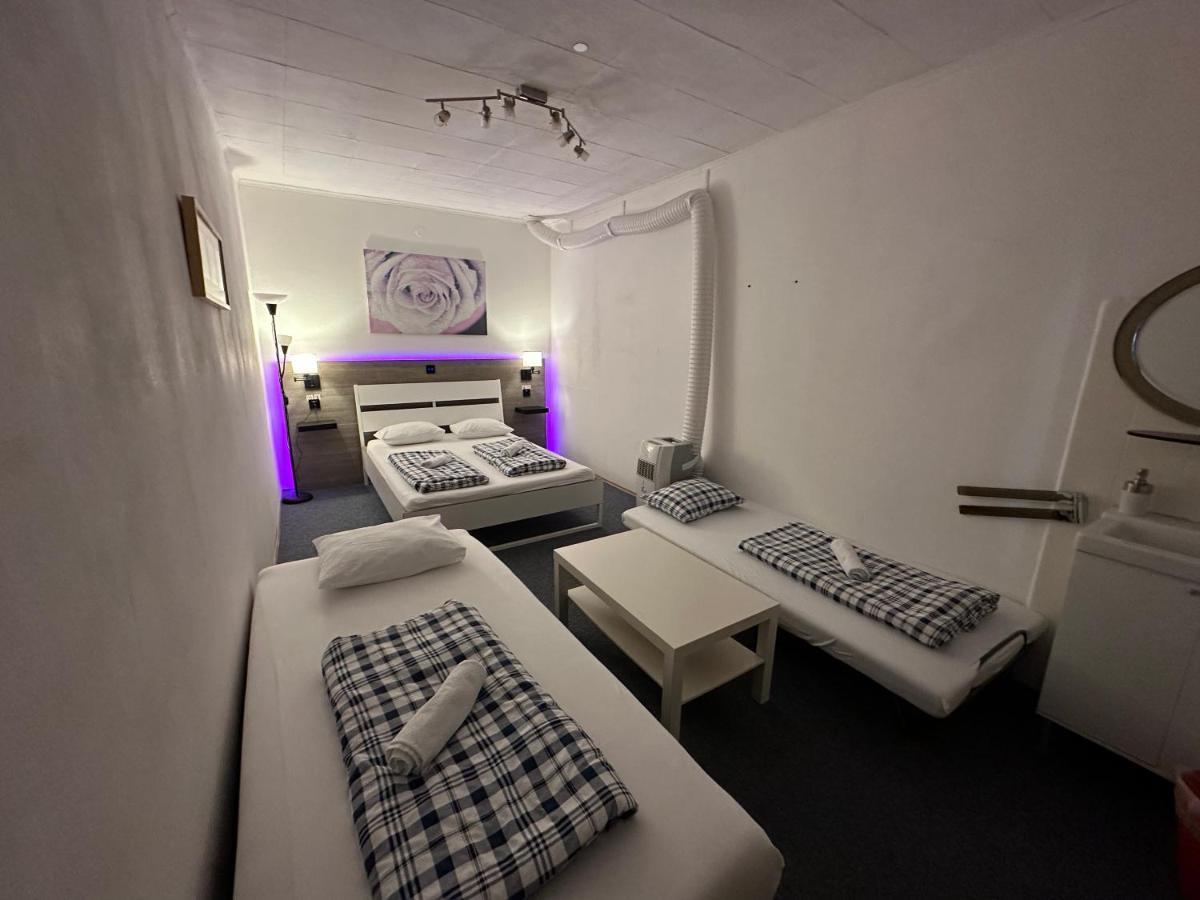 Hostel Lovely Rooms, City Center, Shared Bathroom, Windows To Corridor Villach Ngoại thất bức ảnh