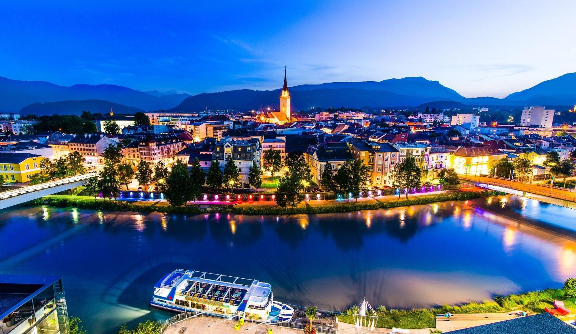 Hostel Lovely Rooms, City Center, Shared Bathroom, Windows To Corridor Villach Ngoại thất bức ảnh
