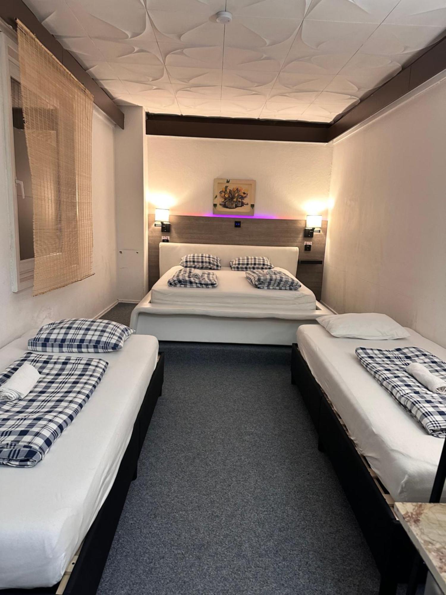 Hostel Lovely Rooms, City Center, Shared Bathroom, Windows To Corridor Villach Ngoại thất bức ảnh