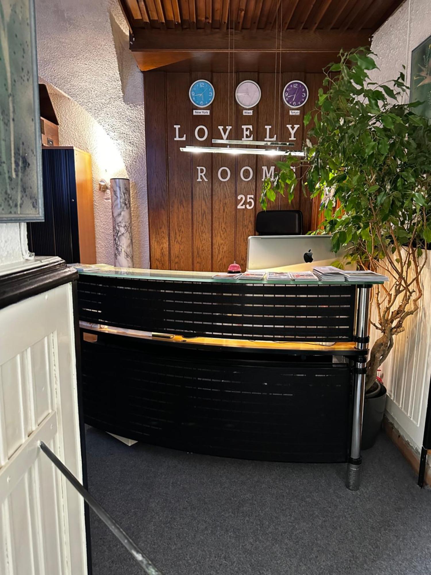 Hostel Lovely Rooms, City Center, Shared Bathroom, Windows To Corridor Villach Ngoại thất bức ảnh