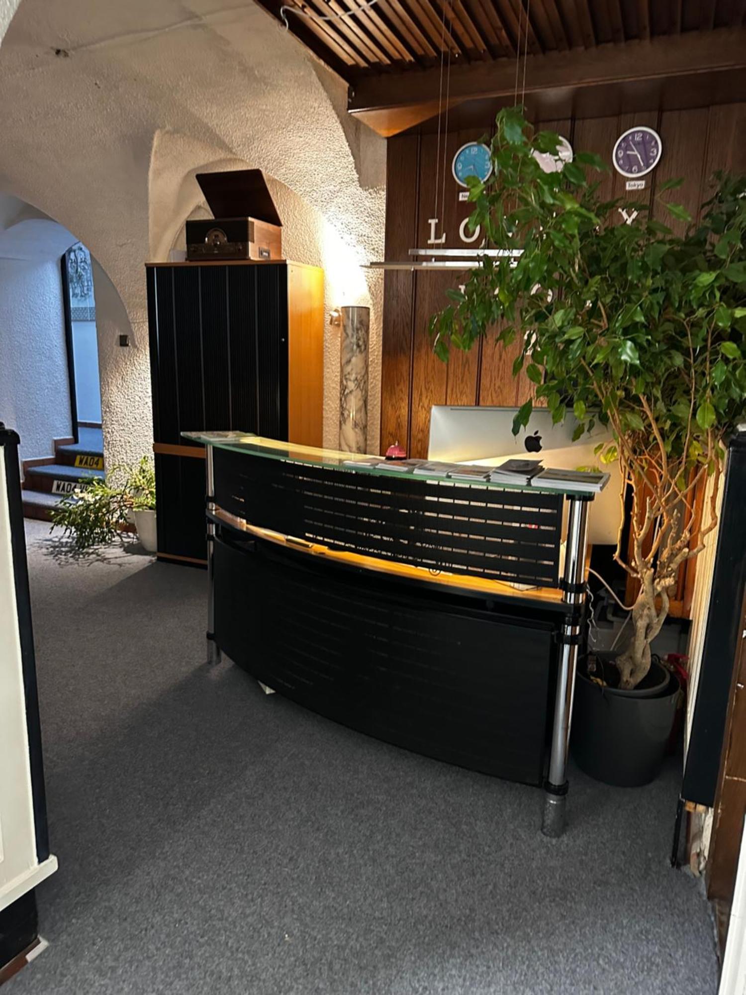 Hostel Lovely Rooms, City Center, Shared Bathroom, Windows To Corridor Villach Ngoại thất bức ảnh