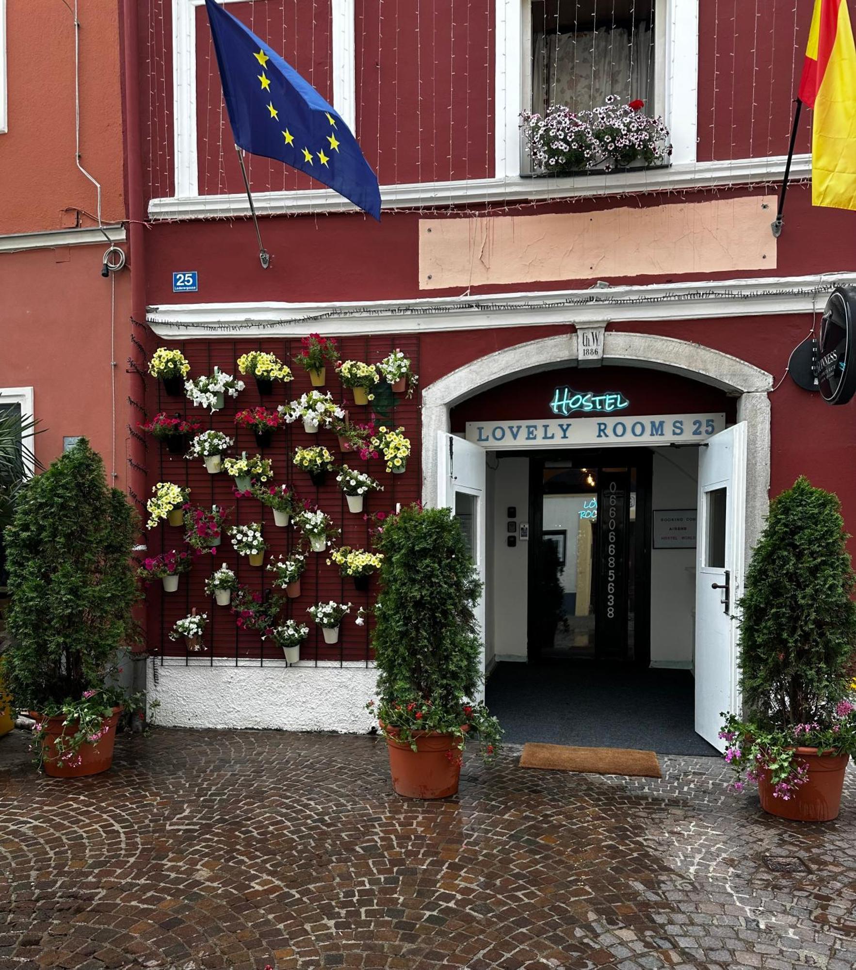 Hostel Lovely Rooms, City Center, Shared Bathroom, Windows To Corridor Villach Ngoại thất bức ảnh